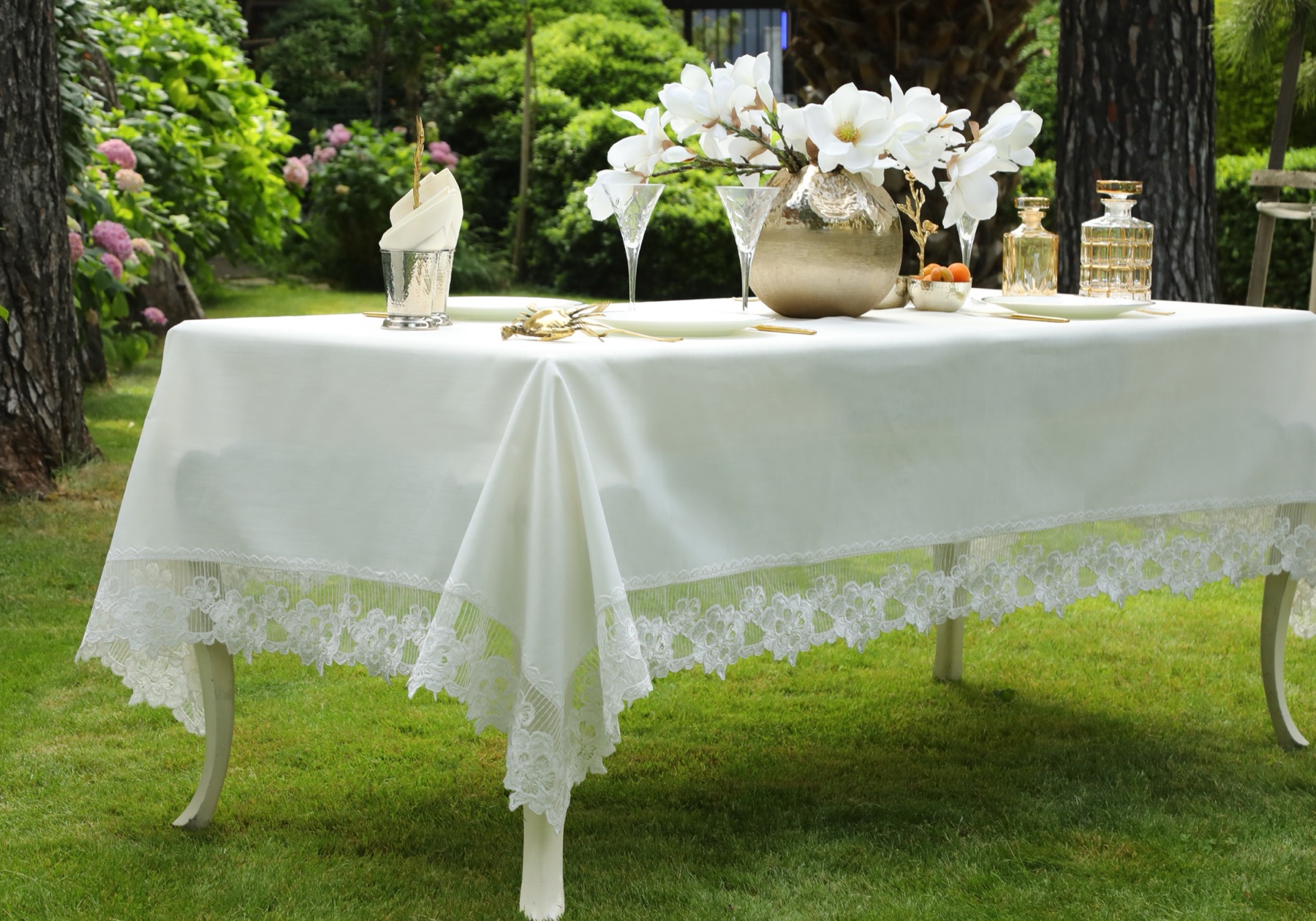 Angela lace tablecloth